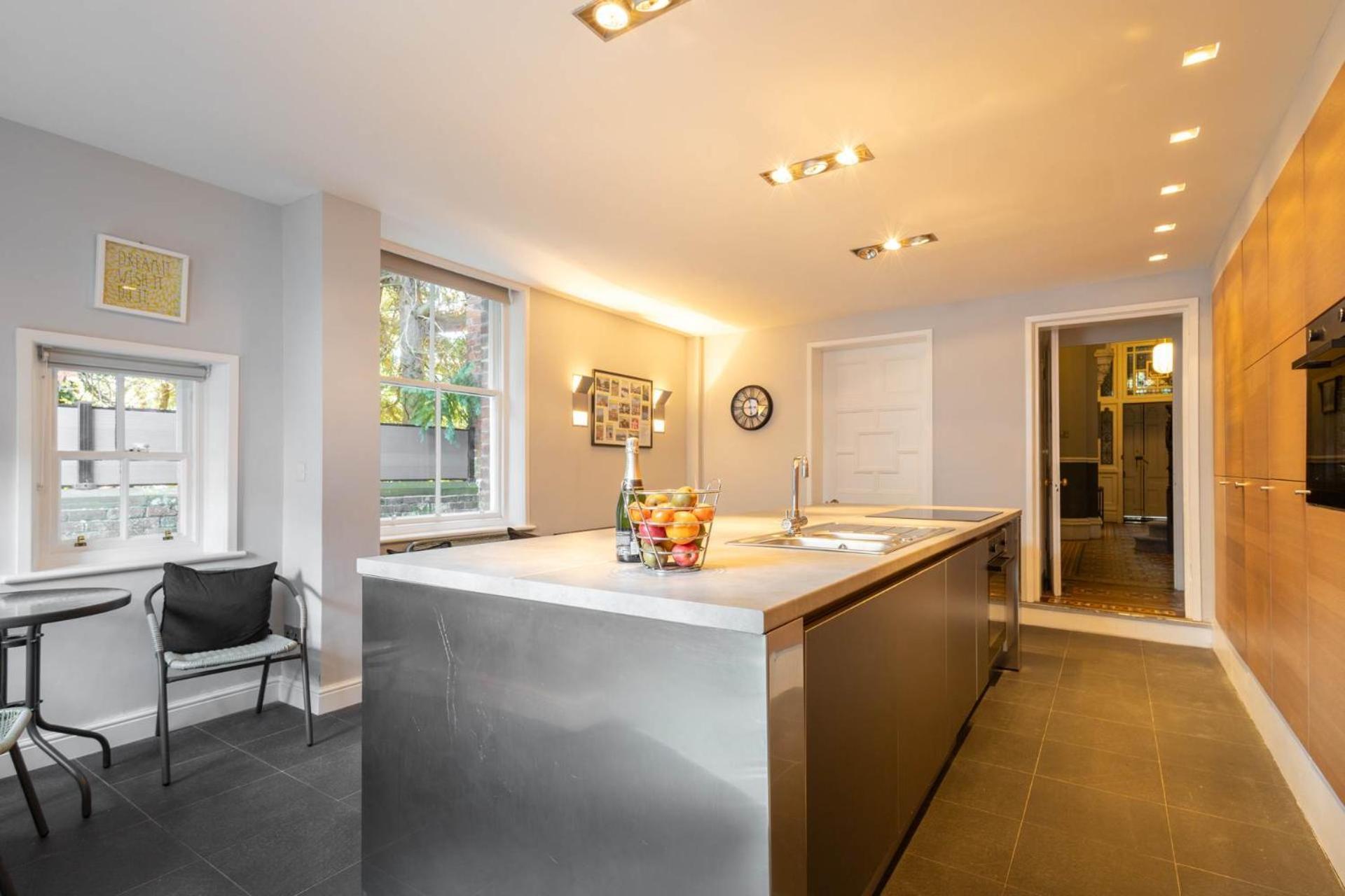 Host & - Chatsworth Townhouse I