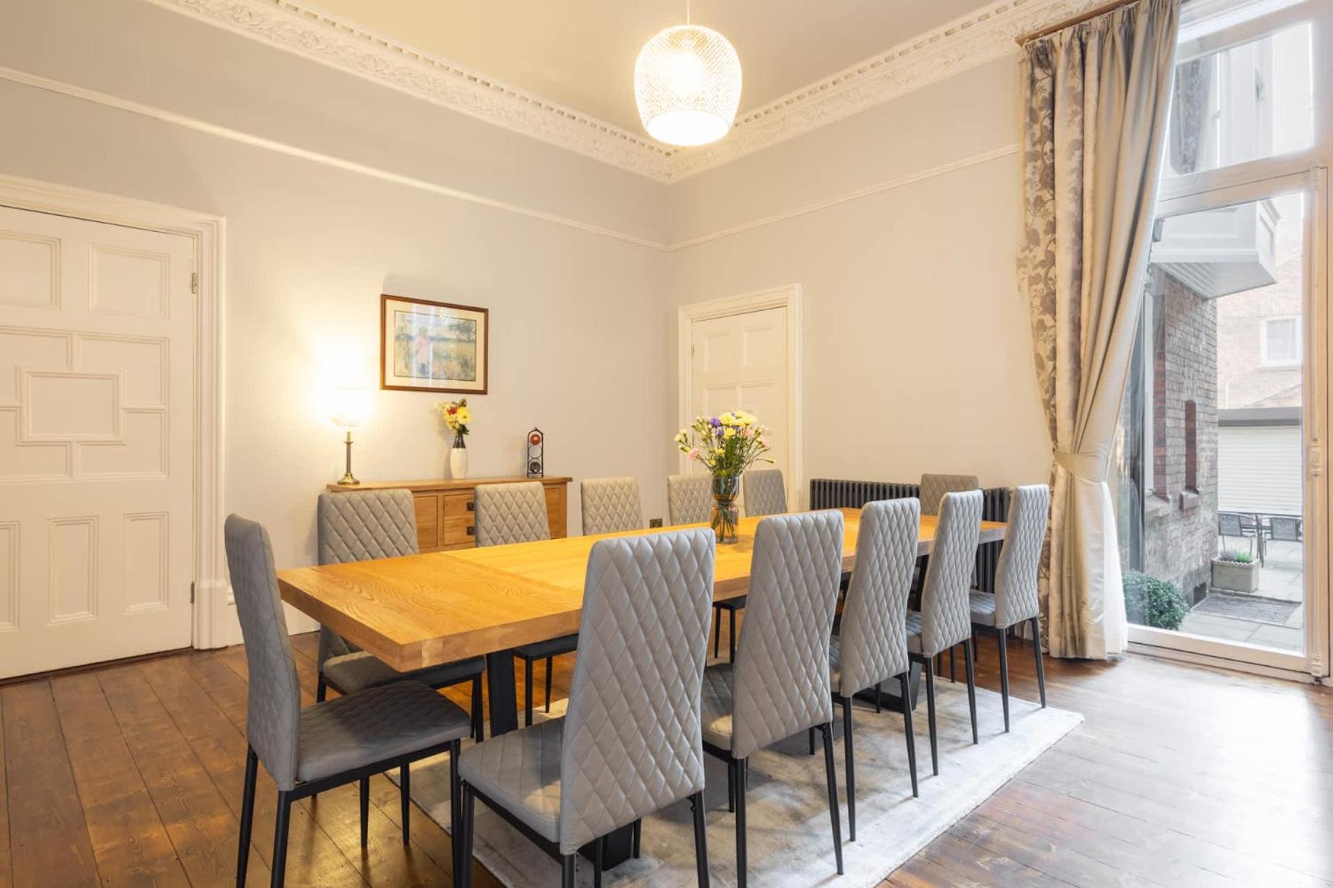 Host & - Chatsworth Townhouse I